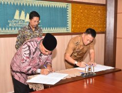 Pj Bupati Hambali Terima Langsung Laporan Hasil Pemeriksaan Kepatuhan Pengelolaan PAD dari BPK RI Riau
