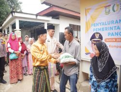 Pj Bupati Hambali Salurkan Bantuan 6,5 Ton Beras Tahap 1
