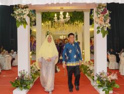 Pj Bupati Kampar Hadiri Resepsi Pernikahan Bayu Pratama Bahrein dan Nadia Salsabila di Gedung Mahligai Bungsu