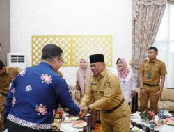 PJ Sekda Kampar Sambut Kepala BKKBN Pusat di Bandara SSK II