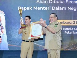 Pj Bupati Hambali Terima Penghargaan Terbaik 1 Kategori Penurunan Angka Stunting Riau 2024