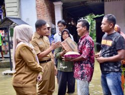 Pemda Kampar Berikan Bantuan Terdampak Banjir Desa Sendayan