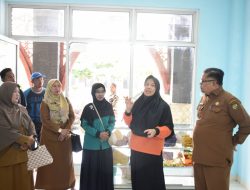 Tingkatkan Kebersihan, Dekranasda Kampar Lakukan Gotong Royong