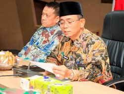 PJ Bupati Hambali Serahkan Bantuan Beasiswa Baznas Kampar kepada Satu Keluarga Satu Sarjana