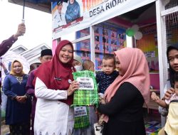PJ Ketua TP PKK di Dampingi PJ Bupati Kampar Serahkan Bantuan Makanan Tambahan
