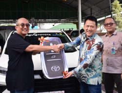 PJ Bupati Hambali Hadiri Peluncuran Mobil Hilux Rangga dan Terima CSR dari PT. Agung Toyota Berupa 1 Unit Toyota Avanza