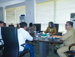 Kadis Perindustrian Dan Tenaga Kerja Kab. Kampar Hentikan Rapat Dengan PT. Johan Sentosa