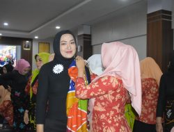 Ketua PJ TP-PKK Kampar Berikan Apresiasi Kepada DWP Kampar yang Taja Lomba Kreasi Lipat Batik