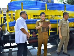 Pemda Kampar Terima Langsung Satu Unit Mobil Tinja dari Kementerian PU RI