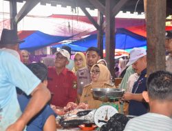 Tinjau Pasar Kuok, Pemda Kampar Pastikan Harga Sembako Stabil Jelang Ramadhan