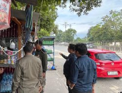 Tertibkan PKL Berjualan Diatas Trotoar, Kasatpol PP Arizon Himbau Pedagang Agar Mematuhi Aturan Berlaku