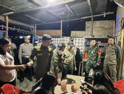 Lakukan Penertiban Warung Remang-remang, 12 Wanita dan Miras Diamankan