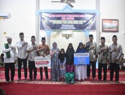 Safari Ramadhan di Lipat Kain Utara, Wabup Kampar Serahkan Bantuan