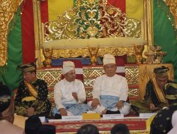 Usai Jalani Reatreat, Wabup Kampar Ikuti Prosesi Adat Tepuk Tepung Tawar di LAM Riau