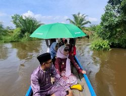 Wabup Kampar Sambangi Masyarakat Terdampak Banjir di Siak Hulu