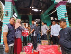 Rumah Warga di Tanjung Alai Dilalap Sijago Merah, Bupati Kampar Berikan Bantuan