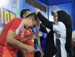 Bupati dan Wabup Kampar Resmi Tutup Turnamen Badminton