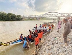 Bupati Kampar Tinjau dan Saksikan Lomba Pacu Sampan di Tepian Sungai Kampar