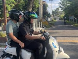 Dukung Efisiensi, Bupati Kampar Cek Pelaksanaan WFH dengan Sepeda Motor