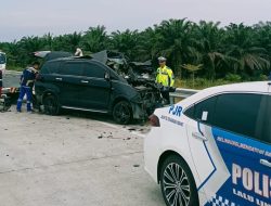 Innova Tabrak Truk Box di Tol Bangkinang, Dua Penumpang Meninggal Dunia